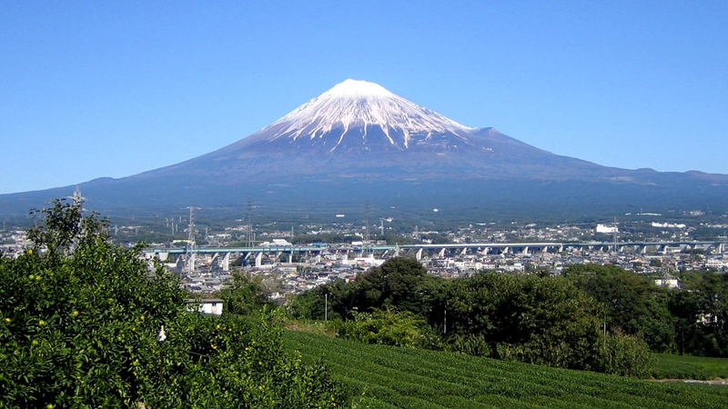 ▲ 从富士市看日本最高峰 —— 富士山